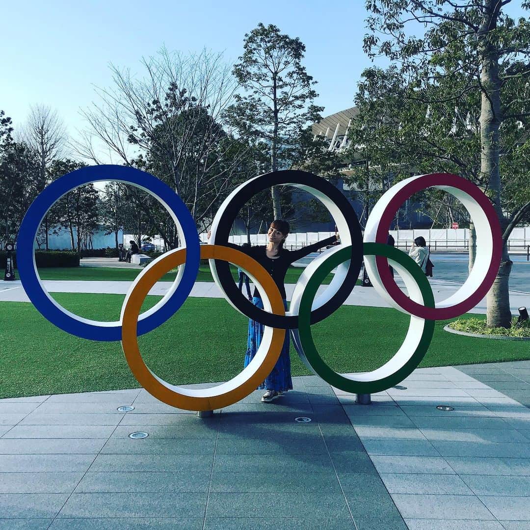 上野水香さんのインスタグラム写真 - (上野水香Instagram)「#日本オリンピックミュージアム へ。 このそばにある@dd.balletshop へ訪れた帰りにパチリ。 皆が元気にこの#オリンピック #tokyo2020 を迎えることが出来ますように！  After meeting with @dd.balletshop  #japanolympicmuseum 📸  #hopstepjump 💃」3月3日 18時47分 - mizukaueno