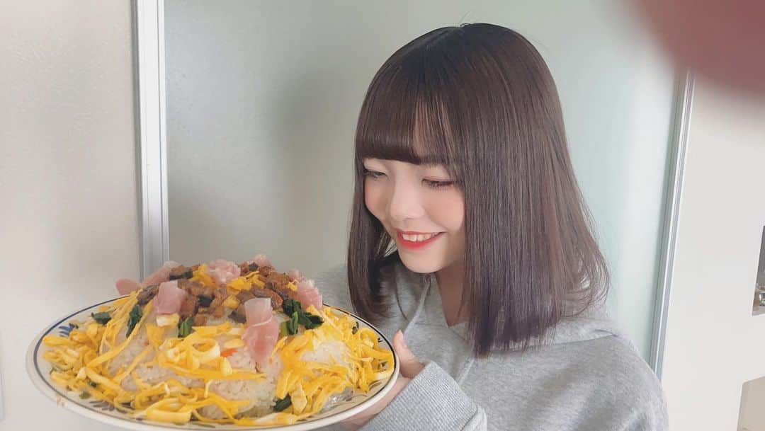 奥本陽菜さんのインスタグラム写真 - (奥本陽菜Instagram)「今日はひなまつりでした🎀 ・ ・ ・ ・ ・ ・ ・ ・ お料理は全部ママさんの手作り🥺めちゃめちゃおいしかった🤧 ・ ・ ・ ・ ・ ・ #ひなまつり #ひなまつりごはん」3月3日 18時51分 - hinanohiroshima