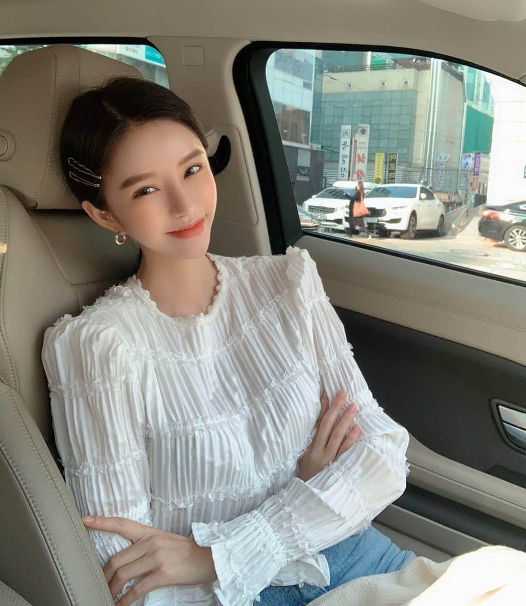 Son Ju Heeさんのインスタグラム写真 - (Son Ju HeeInstagram)「블라우스 업뎃해드리기로 했는데 스토어팜에 문제가 생겨서 이제야 업뎃을 했어요♥️ 프로필 링크타고 오시면 볼 수 있으세욤♥️ . . #리샵」3月3日 18時56分 - juhee__ss