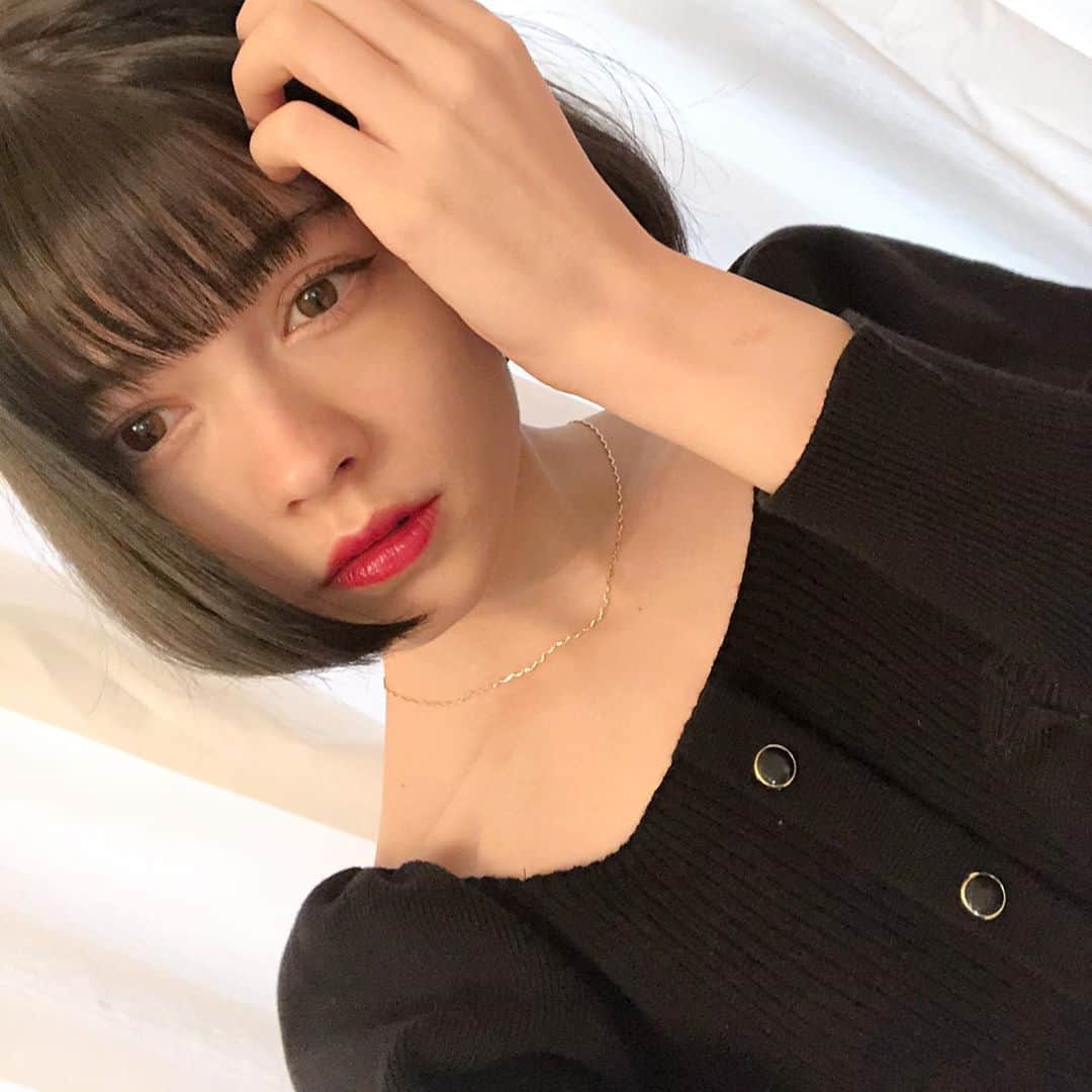のインスタグラム：「Black hair🐾」