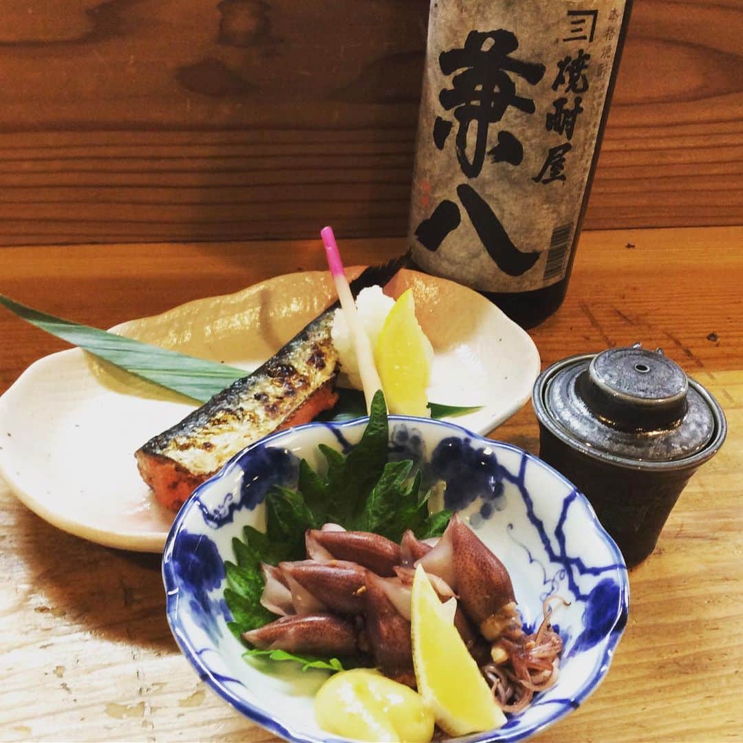 魚舟 のインスタグラム：「本日からの新メニューです❣️ 春を先取り🌸 ホタルイカとイワシの明太子です‼️ ホタルイカは下処理してあるのでとっても食べやすく口に残りません✨✨ 世の中は自粛ムードですが、少し飲みたいなぁと思ったら是非お立ち寄りください😊 お待ちしております🍻🍶😋 . . . #魚舟 #魚舟本町#日本酒#日本酒が飲める店#女将#スマイル#春を先取り #ホタルイカ#いわし明太子#酒の肴  #酒のつまみ」