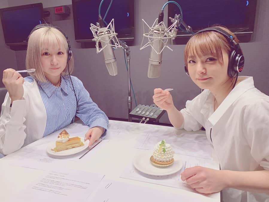 吉田有里のインスタグラム：「マルコと銀河竜 発売記念﻿ 『マルコとアルコと銀河ラジオ』第１回が配信になりました〜〜！！﻿ ﻿ YouTubeのTOKYOTOONさんのチャンネルで﻿ 聴くことができますよ！﻿ 是非チェックしてください🙌﻿ ﻿ マルコ役 井澤詩織さんとラジオでおしゃべり、﻿ 初回なのでどきどきしておりましたが、そんな緊張はどこへやら、﻿ とっっっても楽しかったです🥺💕﻿ しーたむさん面白いなぁ、ほんと素敵だ〜﻿ ﻿ お話したいことがたくさんの作品なので、﻿ こうして喋れる場を設けていただけて嬉しい！﻿ 少しずつ色んなお話をしていきたいなと思います。﻿ ﻿ メールもお待ちしてまーす！！﻿ ﻿ #マルコと銀河竜 ﻿#MatGD #井澤詩織 さん #吉田有里 #しーたむ さん」