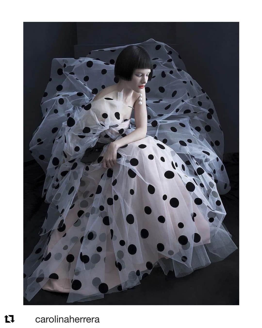 NOVARESE Dress Officialさんのインスタグラム写真 - (NOVARESE Dress OfficialInstagram)「#キャロリーナへレラ の#プレタポルテ コレクションは、#ノバレーゼ銀座 と#ノバレーゼ大阪 にてご紹介しています #ss2020 は、3月末ごろからご紹介予定です  #Repost @carolinaherrera with @get_repost ・・・ Dot drama: the floating dot flocked tulle gown from Spring 2020 collection by creative director @WesGordon for @marieclairemag.  Photographer: @albertwatsonphotography Stylist: @j_errico Hair: @hairjordan Make-Up: @kabukinyc Model: @hannah_utah #ノバレーゼウエディング #ノバレーゼドレス #ノバレーゼ #ウエディングドレス #プレ花嫁 #花嫁 #結婚式 #carolinaherrera #novaresewedding #novarese」3月3日 19時48分 - novaresewedding