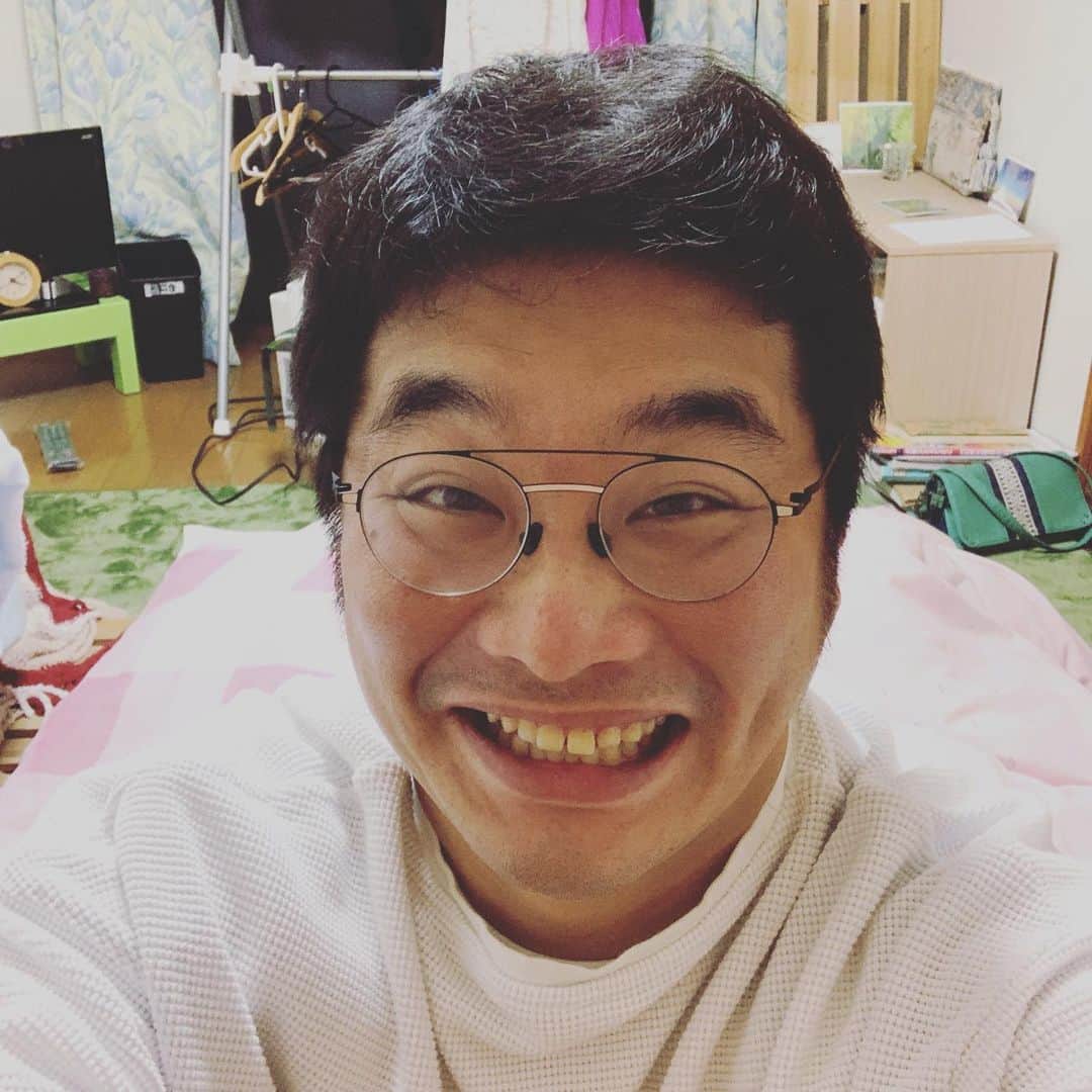 松尾諭のインスタグラム：「仕事終わって延泊。 カウチサーフィンデビュー！ #屋久島  #一人旅  #couchsurfing  #ひとんち  #隣の部屋にはスロヴェニア人」