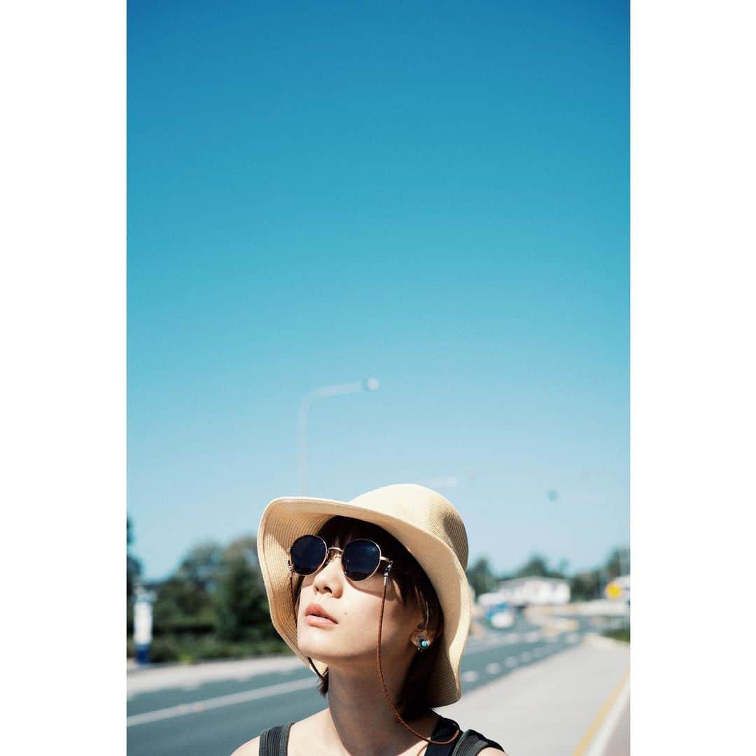 石川瑠利子のインスタグラム：「. . 旅って良いよね🥳 色々な都市に行って、その地の自然や物に触れるのが好き。 今年はどこに行けるかな💕 国内でも海外でもおすすめがあったら教えてください✈️✨ . . #travel #travelgram #旅行」