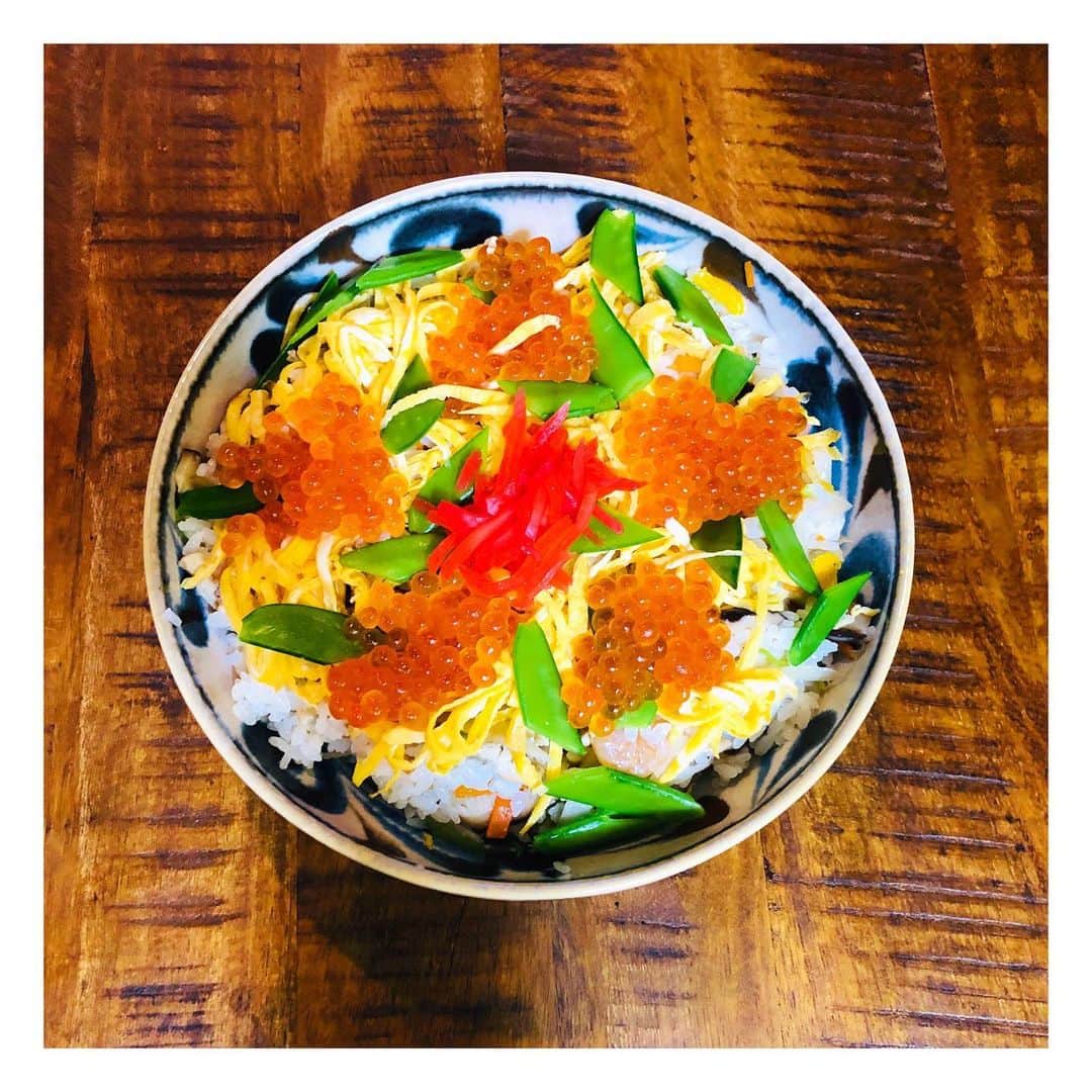 菊井彰子さんのインスタグラム写真 - (菊井彰子Instagram)「母に教えてもらいながらひな祭りなのでちらし寿司とめで鯛とお吸い物🎎❤︎ #ひな祭り  #ひな祭りごはん  #ちらし寿司  #生後6ヶ月  #初節句  #初節句のお祝い」3月3日 20時09分 - yanakiku_kiku