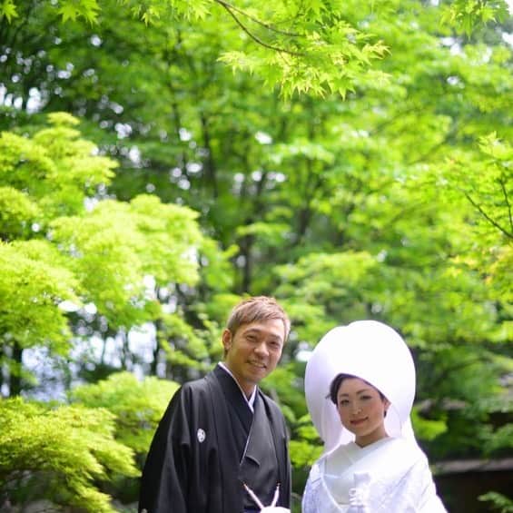 五十嵐邸ウエディングさんのインスタグラム写真 - (五十嵐邸ウエディングInstagram)「新潟でも名高い月岡温泉で上げる結婚式。﻿ 旅館ならではの細かい配慮が心まであなたを温めてくれる🤗﻿ 四季折々の美しさにふれながら味わう食事も旅館ならではの魅力ではないでしょうか✨﻿ 旅行気分でリラックスして挙式を迎えられるようお手伝い致します🙇‍♀️﻿ ﻿ #いま井ウェディング﻿ #古民家ウェディング﻿ #貸切結婚式 #貸切ウェディング #大人ウェディング #おしゃれ花嫁﻿ #新潟ウェディング #新潟花嫁 #新潟プレ花嫁 #プレ花嫁 #卒花嫁 #卒花﻿ #結婚式 #結婚式準備 #花嫁準備 #ブライダルフォト #ウエディングフォト ﻿ #2020冬婚 #婚約 #小さなウェディング﻿ #花嫁さんと繋がりたい #日本中のプレ花嫁さんと繋がりたい﻿ #温泉街に下見はいかが﻿ #結婚式後は温泉」3月3日 20時26分 - ikarashitei.wedding