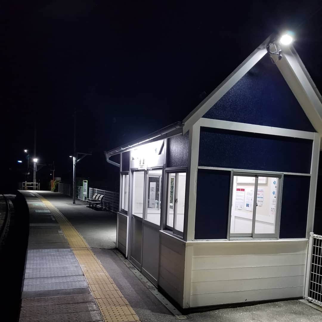 のインスタグラム：「キン肉ハウスみたいな地元の最寄り駅 #無人」