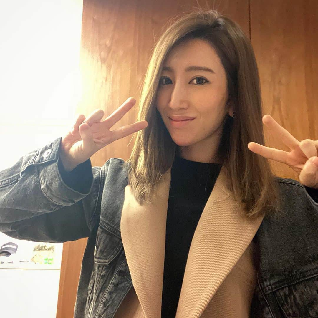 木嶋真優さんのインスタグラム写真 - (木嶋真優Instagram)「仕事おわりー🙌 帰る🙋‍♀️ 今日は新しいジャケット🧥で 1日中なんかうれしかった！ 洋服の力は偉大🌈 @amerivintage 💘 ベストとジャケット別でも着れる☺️ これも展示会で一目惚れしたの。 あ、なんかおなかすいた！」3月3日 20時48分 - mayukishima