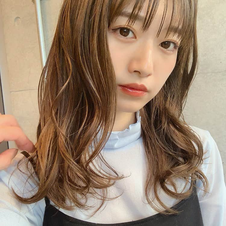 小室安未さんのインスタグラム写真 - (小室安未Instagram)「- 💇‍♀️ アッシュベージュ🥨 いつもこんな感じのあべさんカラーです🥨」3月3日 20時59分 - ami_komuro