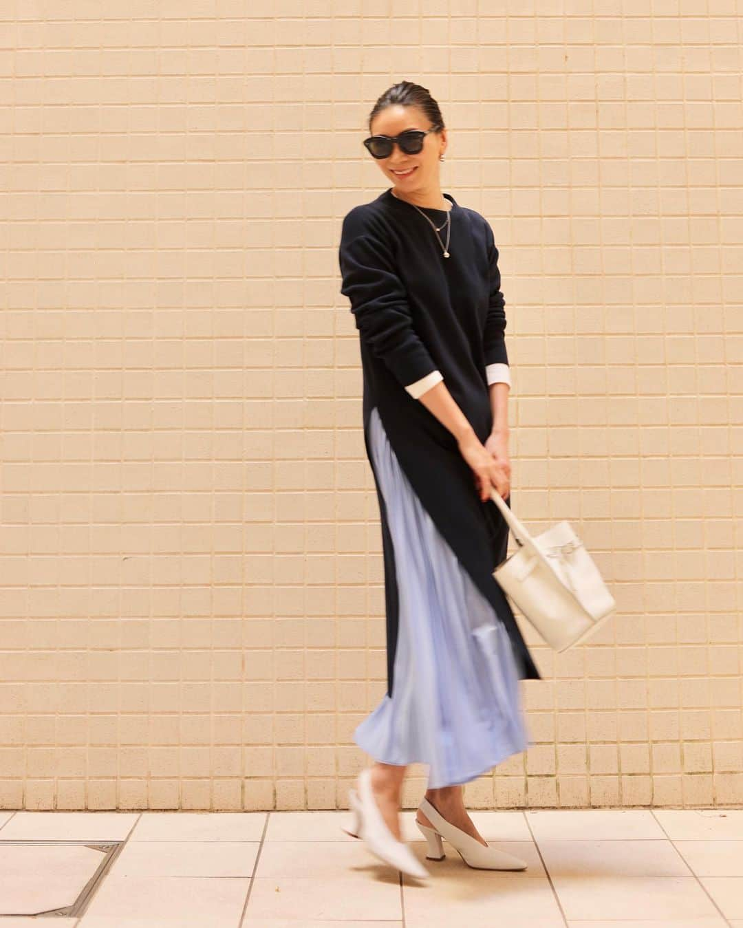 大日方久美子さんのインスタグラム写真 - (大日方久美子Instagram)「・ Today's Outfit ☆ ・ One piece → #elendeek  Shoes → #bottegaveneta  Bag → #celine ・ ・ 春がきたみたいに暖かったから 昼間はセットアップワンピース1枚で 大丈夫だった🙆‍♀️ ・ ニットワンピースとスカートは別々でも着られるもの。 1枚で着回し力抜群👍🏻 ・ ・ #kumicloset」3月3日 21時05分 - kumi511976