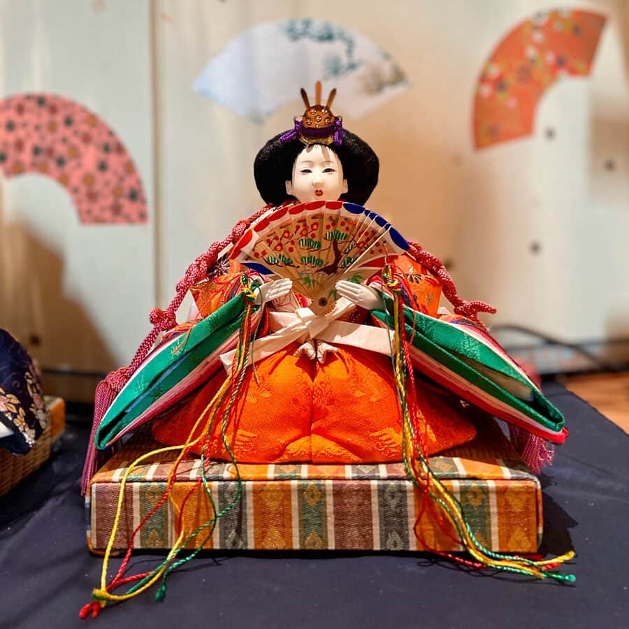 Andaz Tokyo アンダーズ 東京さんのインスタグラム写真 - (Andaz Tokyo アンダーズ 東京Instagram)「Today we celebrate Hina Matsuri, or Girls’ Day in Japan 👧🏻 To wish for the health and happiness of all girls, families display a set of ceramic dolls adorned in decorative imperial robes of the ancient Heian period 🎎 Experience this tradition yourself with our display at Andaz Lounge.  本日はひな祭り。全ての女の子が健やかに幸せになりますように。🎎 #hinamatsuri #ひな祭り #dollsday ⠀⠀ 📸 Special thanks to @rob.sese」3月3日 21時07分 - andaztokyo