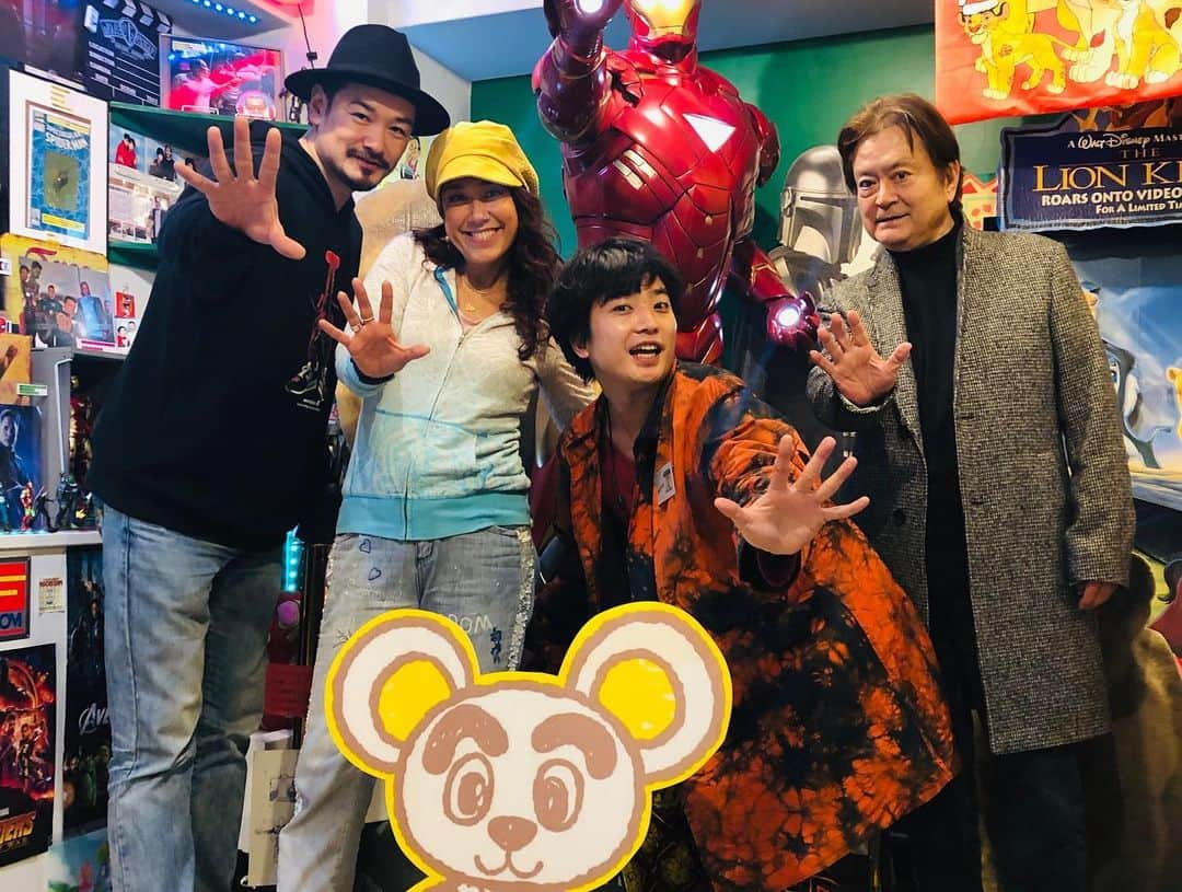 大和田健介さんのインスタグラム写真 - (大和田健介Instagram)「#新横浜　#アソビバtoyscafe に 親愛なるお姉様⭐️ #LiLiCo さん、 そして　素敵な　旦那様　 #純烈　の　#小田井涼平　さんが いらしてくださいました🌸🌺🌺 昔から仲良くさせて 頂いてる、映画のスペシャリストLiLiCoさんに来て頂いて、『すごい！』と言ってくれて嬉しかったです^_^ 旦那様の涼平さんは 実際にお会いすると テレビよりもっと素敵で、いろんなフィギュアに詳しくて驚きました！！ LiLiCo さん　小田井涼平　さん #大和田伸也　と　#大和田健介 #ショートショートフィルム　フェスティバル #アソビバトイズカフェ　#特撮　　#仮面ライダーゾルダ  #ザリガニとひまわり #機動戦士ガンダムseed  #仮面ライダー龍騎　 #アメコミ女子　#アメコミ男子 #映画カフェ #アメコミ  #オタク #喫茶店 #jwave #LEGO #サウスパーク　 #おもちゃカフェ 🟡🟡🟡🟡 #カフェ　#王様のブランチ #トイサピエンス　#ホットトイズ 　#スターウォーズ　#アイアンマン 🟡🟡🟡🟡🟡」3月3日 21時17分 - oowada_kensuke