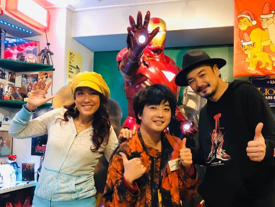 大和田健介さんのインスタグラム写真 - (大和田健介Instagram)「#新横浜　#アソビバtoyscafe に 親愛なるお姉様⭐️ #LiLiCo さん、 そして　素敵な　旦那様　 #純烈　の　#小田井涼平　さんが いらしてくださいました🌸🌺🌺 昔から仲良くさせて 頂いてる、映画のスペシャリストLiLiCoさんに来て頂いて、『すごい！』と言ってくれて嬉しかったです^_^ 旦那様の涼平さんは 実際にお会いすると テレビよりもっと素敵で、いろんなフィギュアに詳しくて驚きました！！ LiLiCo さん　小田井涼平　さん #大和田伸也　と　#大和田健介 #ショートショートフィルム　フェスティバル #アソビバトイズカフェ　#特撮　　#仮面ライダーゾルダ  #ザリガニとひまわり #機動戦士ガンダムseed  #仮面ライダー龍騎　 #アメコミ女子　#アメコミ男子 #映画カフェ #アメコミ  #オタク #喫茶店 #jwave #LEGO #サウスパーク　 #おもちゃカフェ 🟡🟡🟡🟡 #カフェ　#王様のブランチ #トイサピエンス　#ホットトイズ 　#スターウォーズ　#アイアンマン 🟡🟡🟡🟡🟡」3月3日 21時17分 - oowada_kensuke