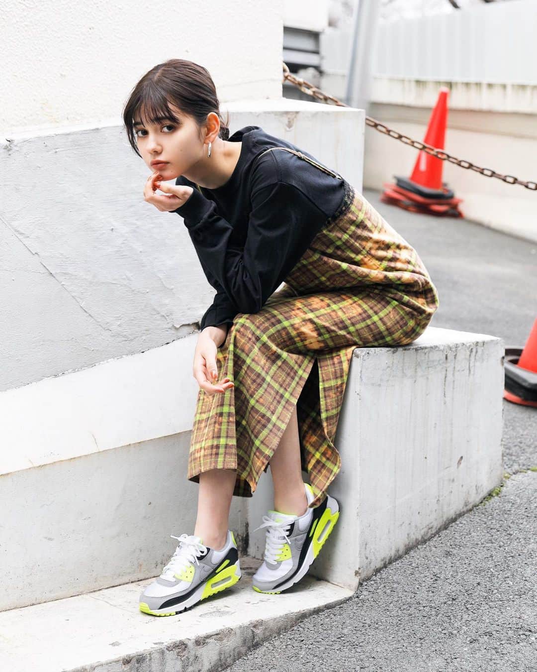 Droptokyoさんのインスタグラム写真 - (DroptokyoInstagram)「TOKYO STREET STYLE Name: @hi_erica_  Shoes: @niketokyo  #airmax#airmax90#pr #droptokyo#tokyo#japan#streetscene#streetfashion#streetwear#streetculture#fashion#nike#nikeairmax  Photography: @dai.yamashiro Stlying: @raikatanakakana  Hair&Make-Up: @ken_nagasaka」3月3日 21時13分 - drop_tokyo