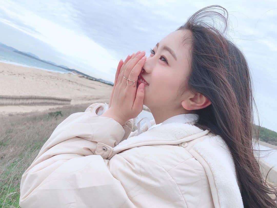 武田智加さんのインスタグラム写真 - (武田智加Instagram)「海って癒されるよね‪❤︎‬‪❤︎‬‪ . 冬の海もとっても好き♡ . 風が気持ちよくて♡ 風強すぎて髪やられるけど🙈笑」3月3日 21時20分 - moka0225_hkt