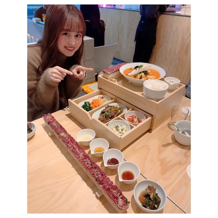 日岡なつみのインスタグラム：「ながえとユッケ寿司🍣😋 ∵ めちゃ美味しかったあ〜〜！ 玉手箱開けると美味しいおかずたちが… お腹ぱんぱんまる◎ ∵ ながえと二人でゆっくり話すの久しぶりだったから、たくさん話して時間経つのあっという間だったなぁ😆 連れてってくれてありがちょ❤︎」