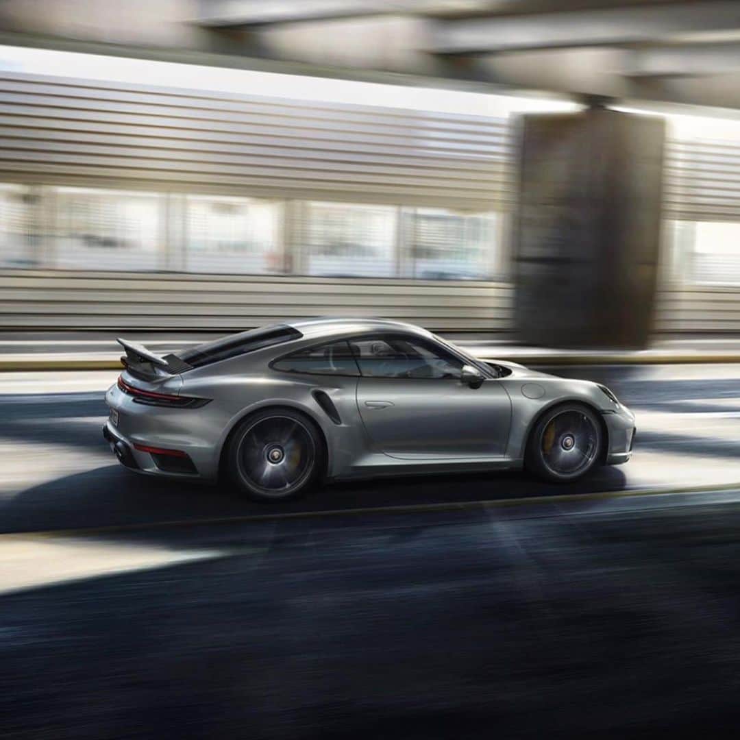 アンドレ・ロッテラーのインスタグラム：「The dream car I’ve been waiting for! The new Porsche 911 Turbo S! 650ps! A beast if u want it to be, but yet elegant and smooth to cruise. 0-100kph in 2.7s !」