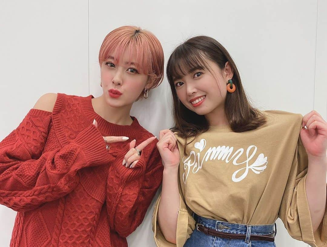 PINK CRES.（ピンククレス）さんのインスタグラム写真 - (PINK CRES.（ピンククレス）Instagram)「.﻿ Rakuten LIVE「giRls Talk!!! 2.」﻿ ご覧頂いた皆さまありがとうございました✨﻿ ﻿ @saki__nakajima__uf さんには﻿ 今回、夏焼雅プロデュースアパレルブランド「PIMMY」の全身コーデもして頂きありがとうございました❤︎!!﻿ ﻿ Rakuten LIVEのTwitterではフォロー&リツイートで抽選で3名様にPINK CRES.直筆チェキが当たります🎁💓﻿ ﻿ 是非チェックしてみてください！！ #pinkcres #夏焼雅 #小林ひかる #二瓶有加 #rakutenlive  #ガールズトークツー #2ndシングル #ルーレット #メジャーデビュー #目指せフォロワー1万人」3月3日 21時55分 - pinkcres_staff