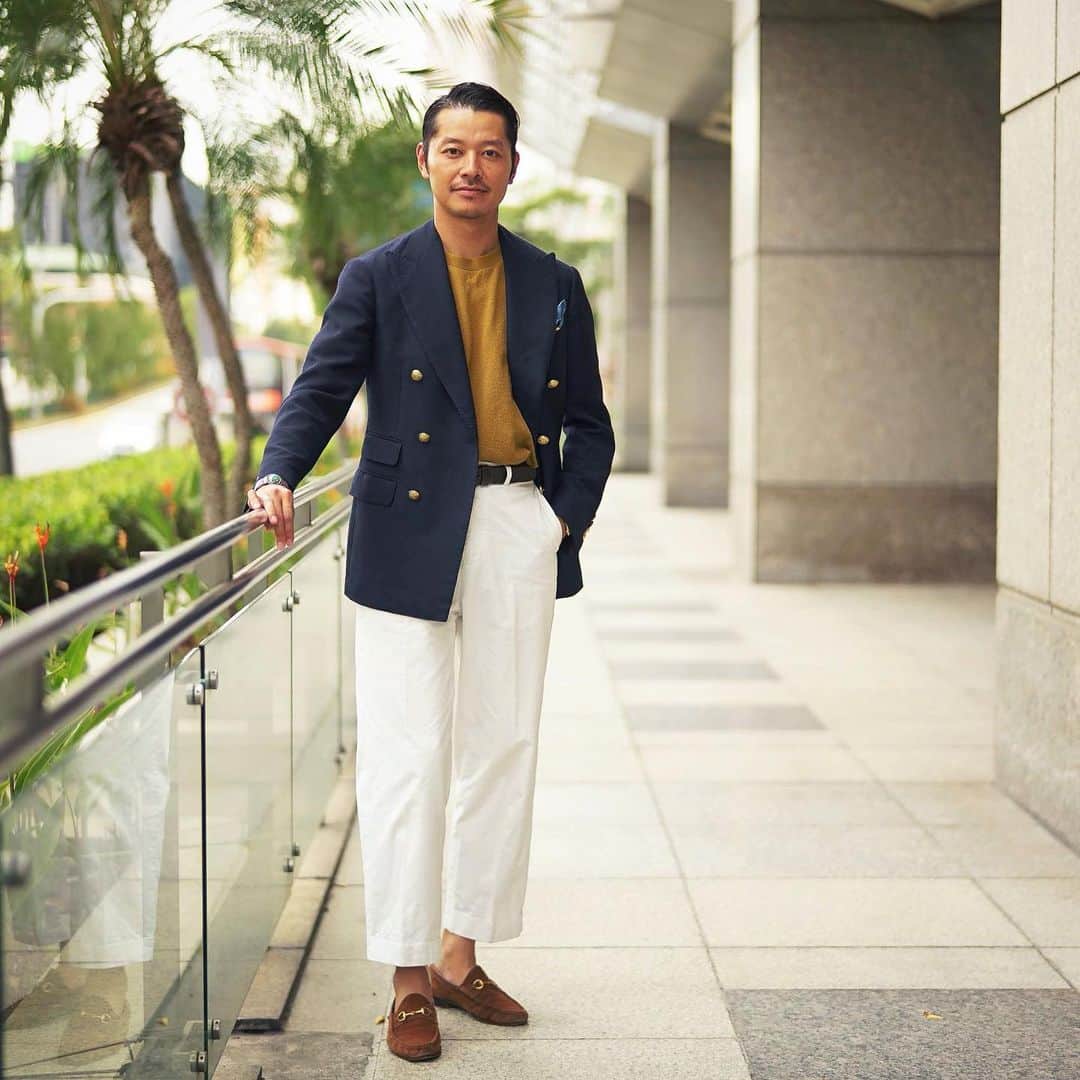 高田朋佳のインスタグラム：「“pop color t-shirts meets blazer...” ———————————————————————— Photography @kens_cc  #gucci #ringjacket #newcolonialstyle #jetset #singapore #luxuryresort #colonyclothing #singaporelife #singaporestyle  #lifestyle #fashion #mensfashion」