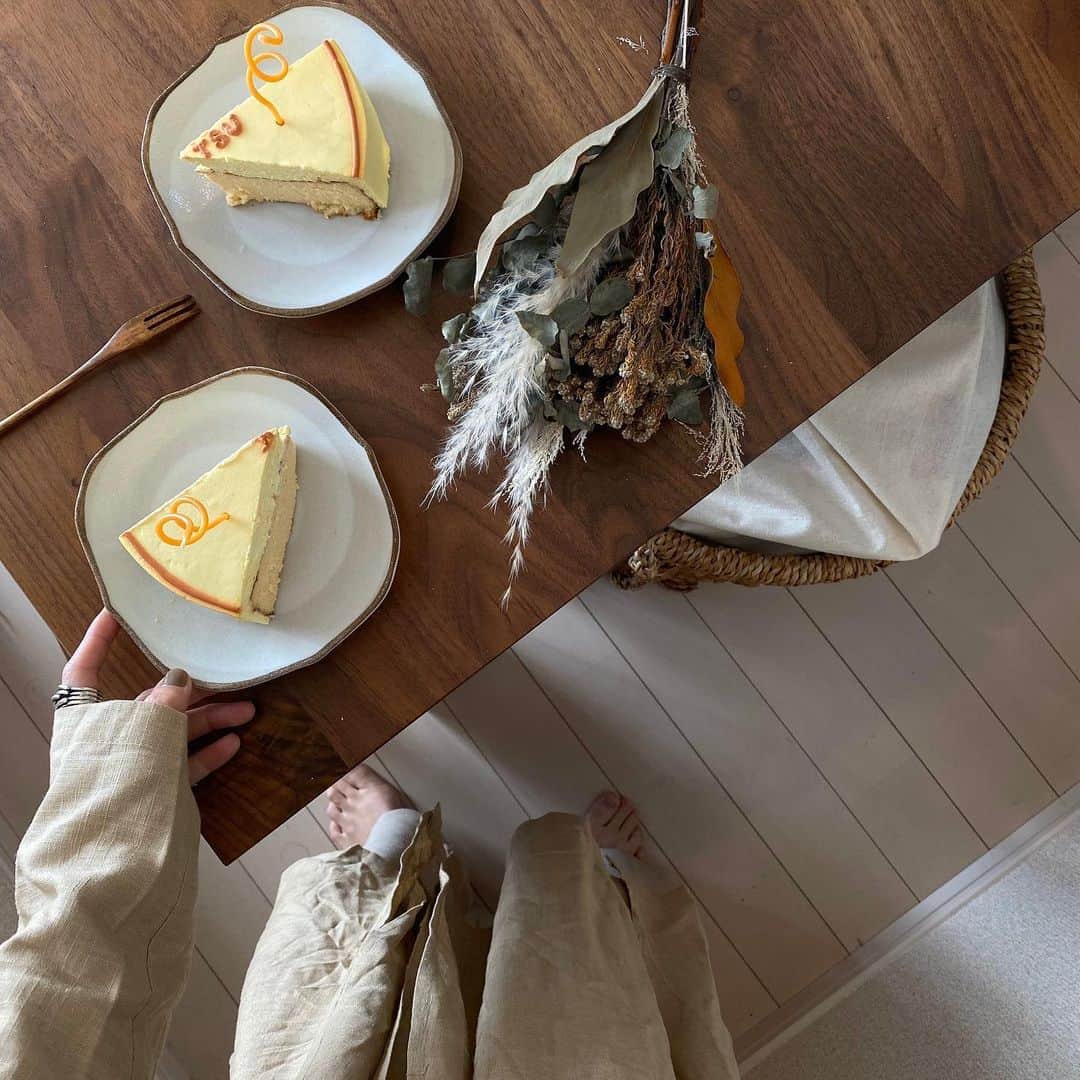 長谷川あやさんのインスタグラム写真 - (長谷川あやInstagram)「🧀🧀🧀#cheesecake#aworks ・ ・ ・ 大人のご褒美タイム🤤💭」3月3日 22時10分 - ayasuke_0516