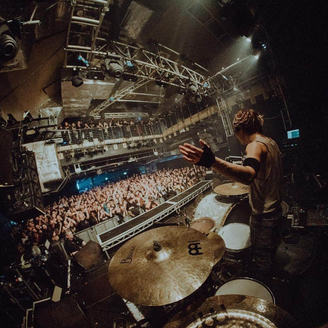 Tatsuya Amanoさんのインスタグラム写真 - (Tatsuya AmanoInstagram)「Thank you for a great night London!🇬🇧﻿ ﻿ I've really enjoyed it🤘🏻﻿🔥 Photo by @murrydeaves ﻿ #synchronicitytour2020﻿」3月3日 22時15分 - tatsucrossfaith