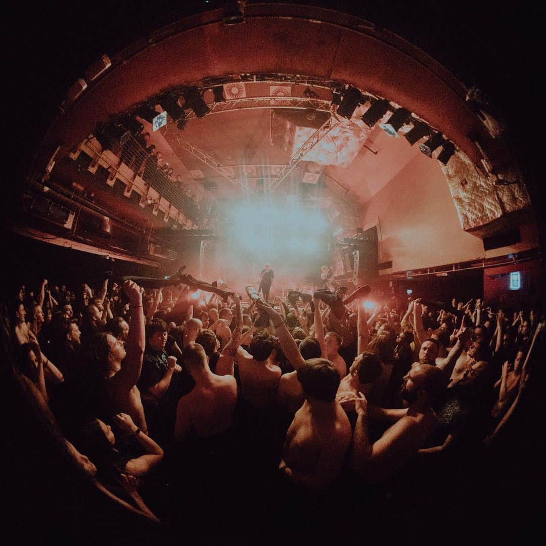 Tatsuya Amanoさんのインスタグラム写真 - (Tatsuya AmanoInstagram)「Thank you for a great night London!🇬🇧﻿ ﻿ I've really enjoyed it🤘🏻﻿🔥 Photo by @murrydeaves ﻿ #synchronicitytour2020﻿」3月3日 22時15分 - tatsucrossfaith