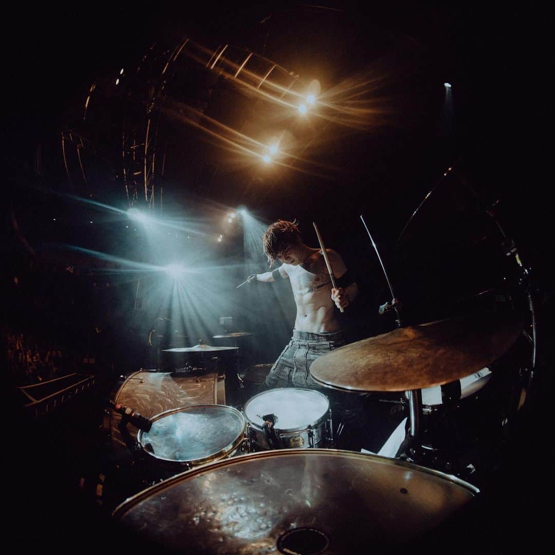 Tatsuya Amanoのインスタグラム：「Thank you for a great night London!🇬🇧﻿ ﻿ I've really enjoyed it🤘🏻﻿🔥 Photo by @murrydeaves ﻿ #synchronicitytour2020﻿」