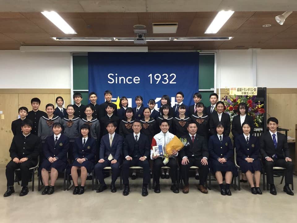 堺亮介さんのインスタグラム写真 - (堺亮介Instagram)「先日の送別会、の前にオリンピックの激励会をしていただきました！ . 稲置学園理事長をはじめ、クラブのOBOGの方々からたくさんの電報をいただき、非常に嬉しく思います！ . 高校1年から神奈川から石川県に来て7年目。 最後の年でやっと結果で恩返しが出来たと思っています。 . オリンピック本番は所属が変わってしまいますが星稜の看板を背負って堂々と演技したいと思います💪 #トランポリン #trampoline #東京オリンピック #tokyo2020 #激励会 #星稜 #星稜クラブ #星稜高校 #金沢星稜大学」3月3日 22時17分 - ryosuke.sakai.52493
