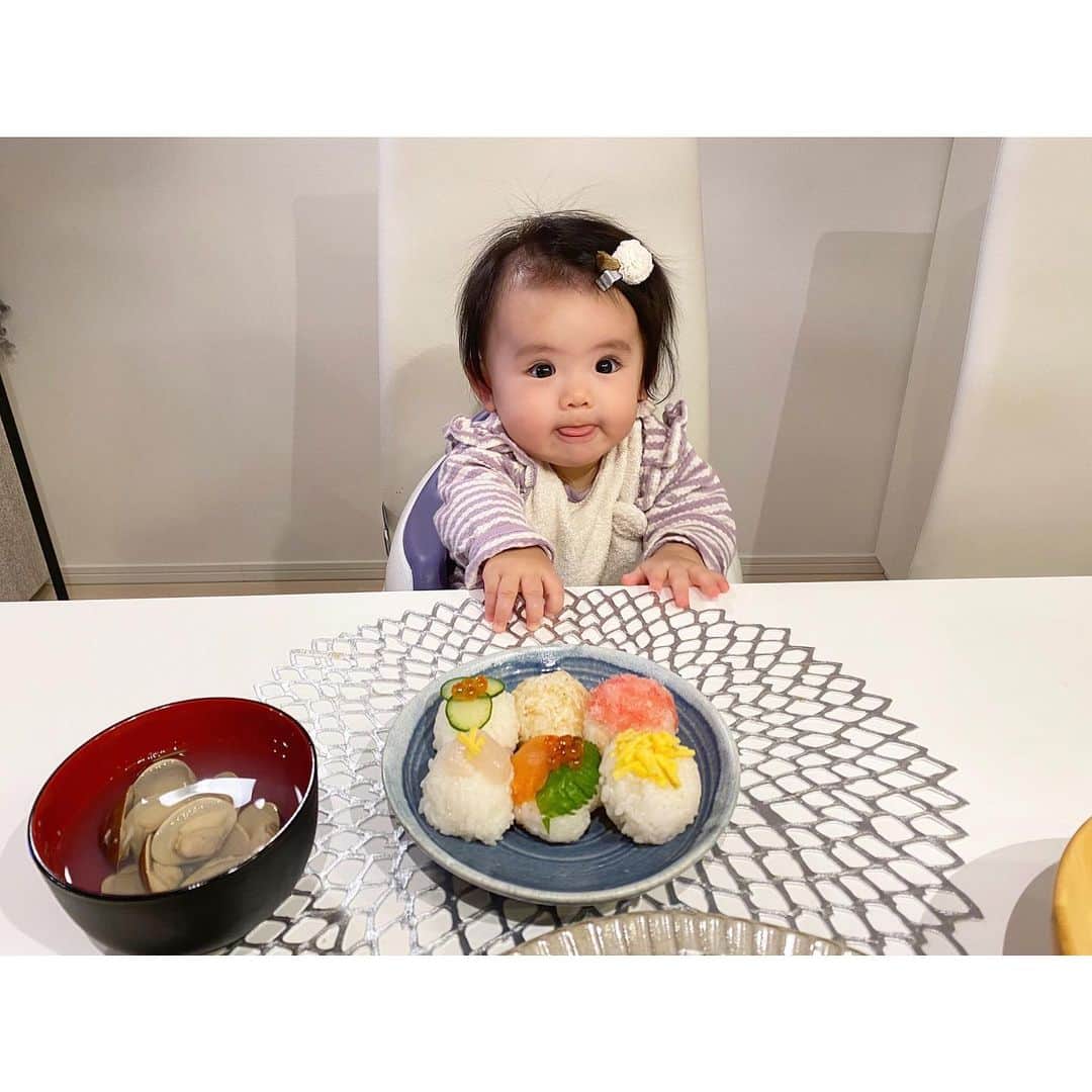 姫野れみのインスタグラム：「#初節句 🎎 なので今日は #手毬寿司 も作ってみました♩♩ まだ食べられないので、ささやかなお祝い🥰 思いやりのある素敵な女の子に成長しますように♡ ・ #石毛家の食卓 👨🏿‍🍳♡ #ひなまつり #雛祭り #ひなまつりごはん #てまり寿司 #baby #girl #babygirl #7ヶ月 #赤ちゃん #ベビー #女の子ベビー #女の子 #ベビフル #赤ちゃんのいる生活 #べびすたぐらむ #アスリートフードマイスター #料理 #夕食 #夕飯 #夜ご飯 #晩ごはん #夜ご飯 #夕ごはん #夜ごはん #和食ごはん #レシピ #food #cooking」