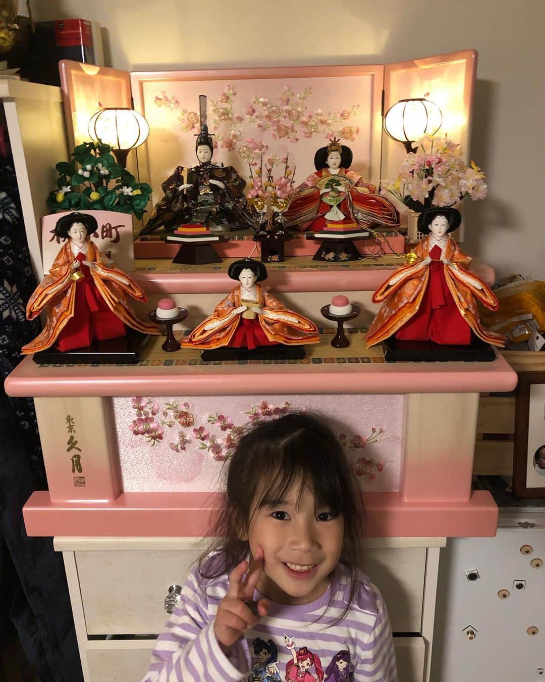 吉田愛李のインスタグラム：「#ひなまつり 小さいのしかなかったからやっと今年雛人形get🎎 #ルナ　#5歳　#たいせいのケツ　#ファントミラージュのケーキ」