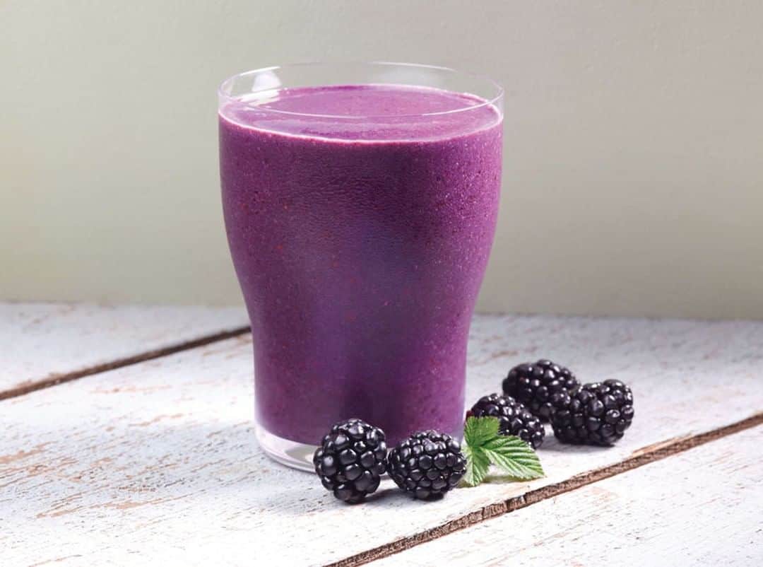 Dole Packaged Foods（ドール）のインスタグラム：「Looking for a fun way to get in your greens? Start your day with this berry-licious Blackberry Smoothie... featuring kale! Sip, sip, hooray!」