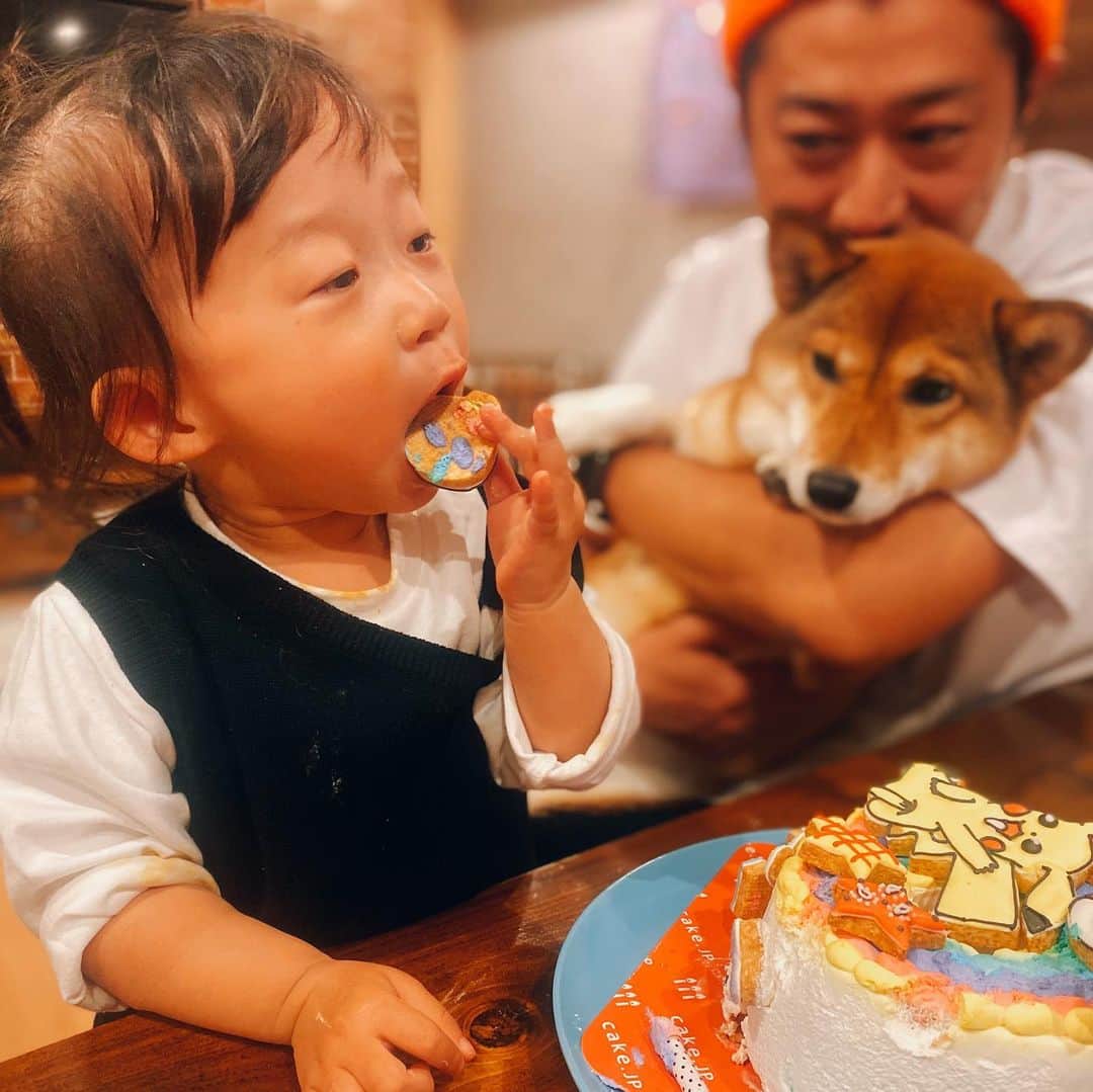 尾形貴弘さんのインスタグラム写真 - (尾形貴弘Instagram)「さくちゃん2歳のお誕生日 おめでとうーーー！！！ 本当に本当に本当に 生まれてきてくれてサンキューーーーーーーー！！！！！ たからもの！！！ #柴犬大好き #柴犬マニア  #愛犬  #赤柴 #しばけん  #しばちゃん  #しばいぬ大好き  #shibainu  #shiba_snap  #犬ばか部  #いぬばか部 #ミク #三九 #39 #パンサー尾形 #赤ちゃん #赤ちゃんのいる暮らし #赤ちゃんと犬 #2歳 #ミクサクタカヒロ #サンキュー #ママリ #ベビフル」3月3日 23時02分 - miku3_miku_9