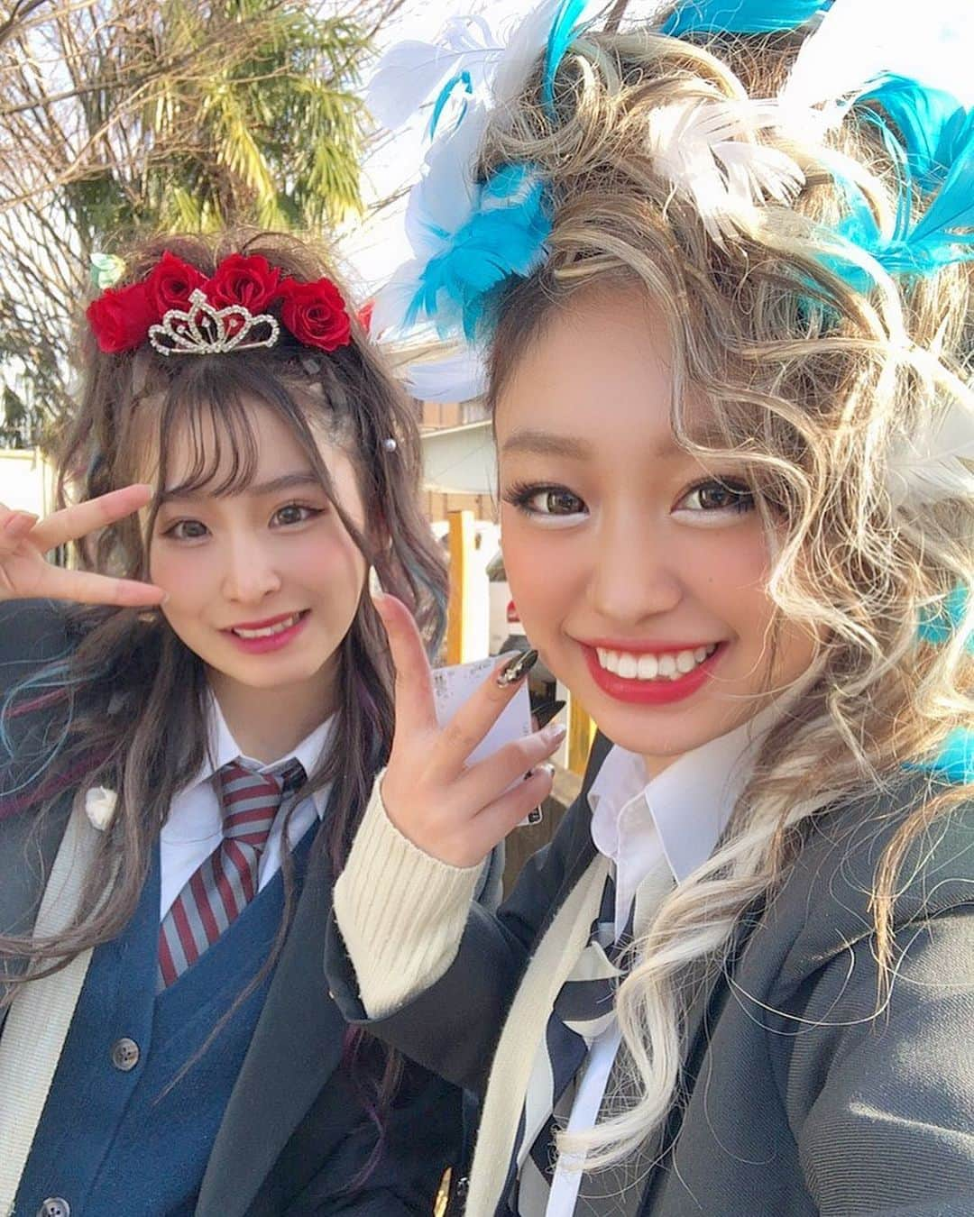 橋野彩葉さんのインスタグラム写真 - (橋野彩葉Instagram)「私の大事な大事な仲間たち💖 彩花とのツーショットが無いですショック。 本当にこの子達が居なかったら、学校も楽しめてなかっただろうなぁ。皆には感謝しかない🥺 学校に行ってこの子達とふざけ合ったりすることもなくなると思うと本当に寂しいけど絶対また集まる！！ ひろきは、来てくれて憧れてた花束も貰っちゃいました。ありがとう💫  #卒業 #卒業式 #jk #jkブランド #終了のお知らせ #盛り髪 #盛り髪jk」3月3日 23時07分 - iroha_0521_