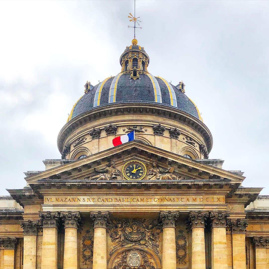 tsuno2noのインスタグラム：「3.March.2020 Institut de France🇫🇷 . #ザ壁部 #igersjp #instagram #こんななの #minimalint #9minimal7 #ic_minimal #arkiminimal #rsa_minimal #indies_gram #tv_simplicity #jj_minimalart #arte_minimal #タグキング👑 #minimalmood #shotoniphone #soulminimalist #indies_minimal #minimal_greece #instagramjapan #buildingstylesgf #ig_minimalshots #unlimitedminimal #paradiseofminimal #minimal_perfection #ihaveathingforminimal #grand_doorsandwindows #LOVES_UNITED_MINIMAL .」