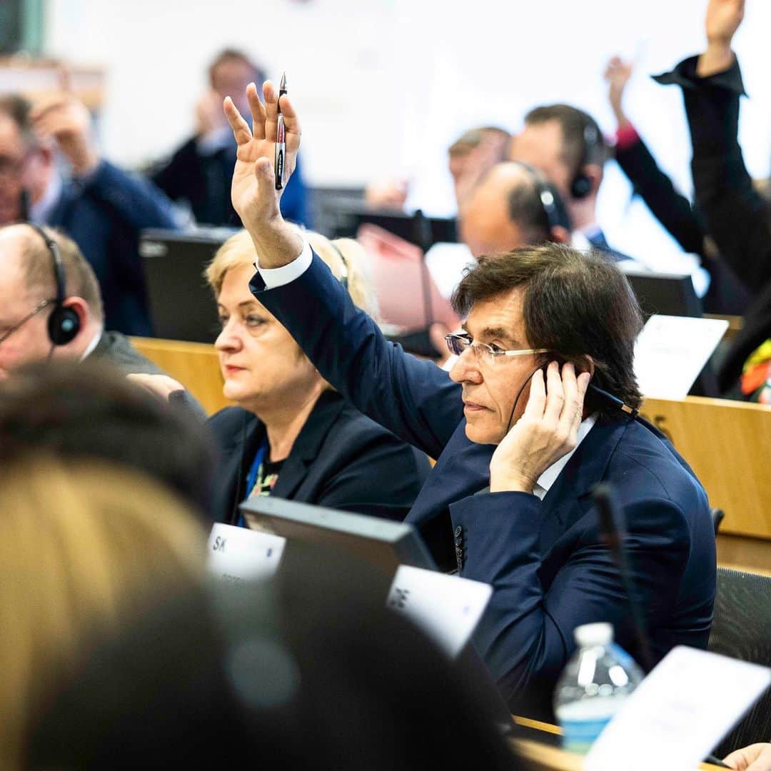 エリオ・ディルポさんのインスタグラム写真 - (エリオ・ディルポInstagram)「📸 Aujourd’hui, j’étais au Comité Européen des régions dans le cadre de la commission de la politique de cohésion territoriale et du budget des régions comme la Wallonie.  #Work #Wallonie #Europe #EU #ElioDiRupo #Wallonia #europeanunion #european」3月3日 23時32分 - eliodirupo