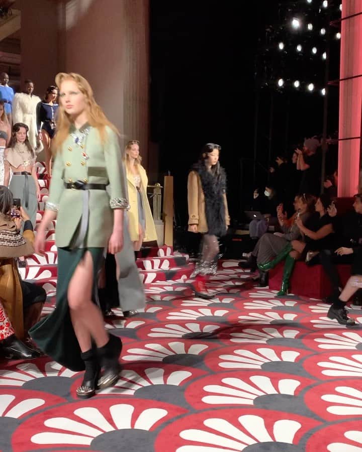 スコット・シューマンのインスタグラム：「What a great way to (almost) end fashion week! @miumiu is on fire ‘」