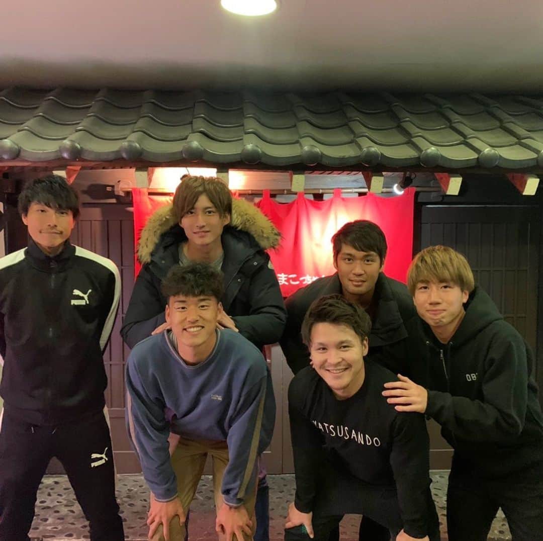 摂津颯登のインスタグラム：「キャンプ終了していつもお世話になってる「博多屋台まこっちゃん」へ😊 健さんと歩にも会えてよかったなー！ 健さんごちそうさまでした😊 #山形#山形LIFE#博多屋台まこっちゃん#モンテディオ山形#高橋潤哉#野田裕喜#末吉塁#加賀健一#摂津颯登#秋田人多め」