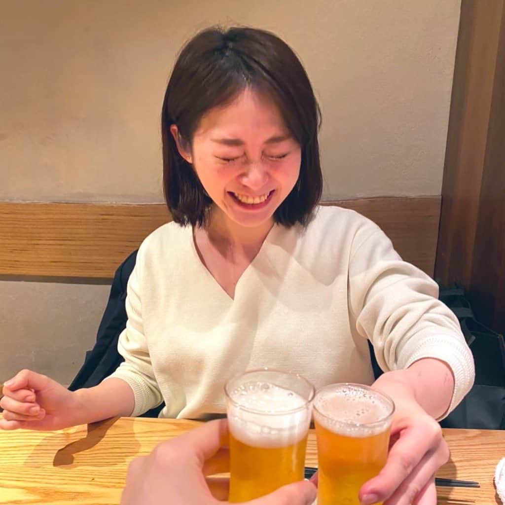 本谷亜紀さんのインスタグラム写真 - (本谷亜紀Instagram)「今日は5時半起きで頑張った自分を甘やかすために久々に外に日本酒飲みに行ってきた😊 ㅤㅤㅤㅤㅤㅤㅤㅤㅤㅤㅤㅤㅤ 歳はめちゃ下だけどなんでも相談できるまいまいと🥺😁まいまいの監修するインスタめっちゃおしゃれだからみんなに見てほしい。彼女はインスタコンサルもしてるよ👏 ㅤㅤㅤㅤㅤㅤㅤㅤㅤㅤㅤㅤㅤ 美味しいご飯とお酒と大好きな友達に会えば幸せになってしまう、ちょろい女です😁 #恵比寿　#魚真　#日本酒 @andy_magazine_official」3月4日 0時09分 - akichi0518_ramen