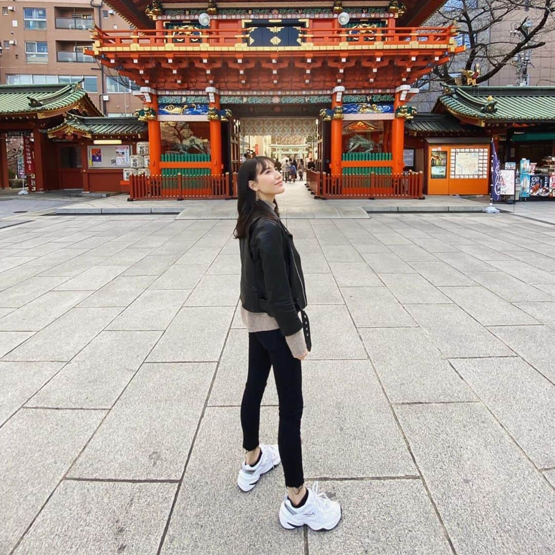 松本リコのインスタグラム：「・ ・ ・ ・ 遅すぎるけど初詣行ってきた(笑) ・ ・ ・ #神田明神 #初詣にしては遅いけど  #japanesegirl #japangirl  #japanesemodel #japanmodel #yahoo #お洒落 #インスタグラマー  #インフルエンサー #撮影 #ハーフ顔 #ハーフモデル #fashion #通販モデル #ファッション #楽天 #通販」