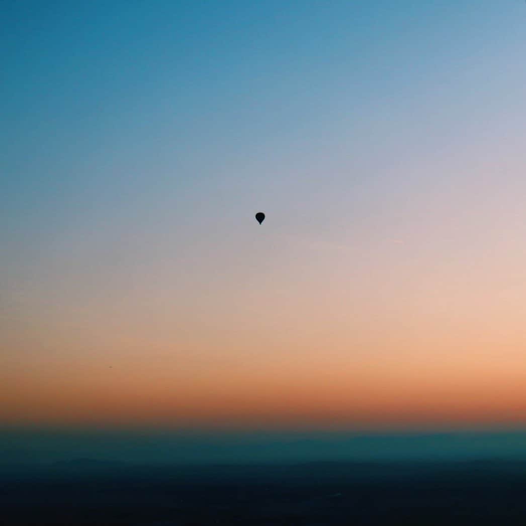 のインスタグラム：「Drift away... That place was like a dreamy. ・ ・ ・ canonEOSx10 📸 ・ ・ ・ #dubai  #sunrise #dreamy #sky #カメラの先にある風景」