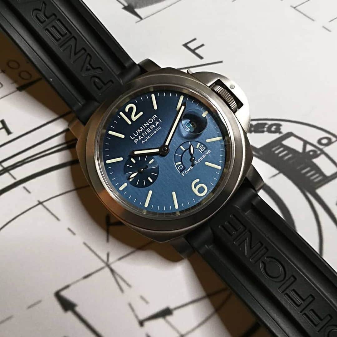 パネライのインスタグラム：「Not much I don’t like about this beautiful #PAM93 Luminor Marina Titanium. Pic by @garrislovewatch #paneraicentral」