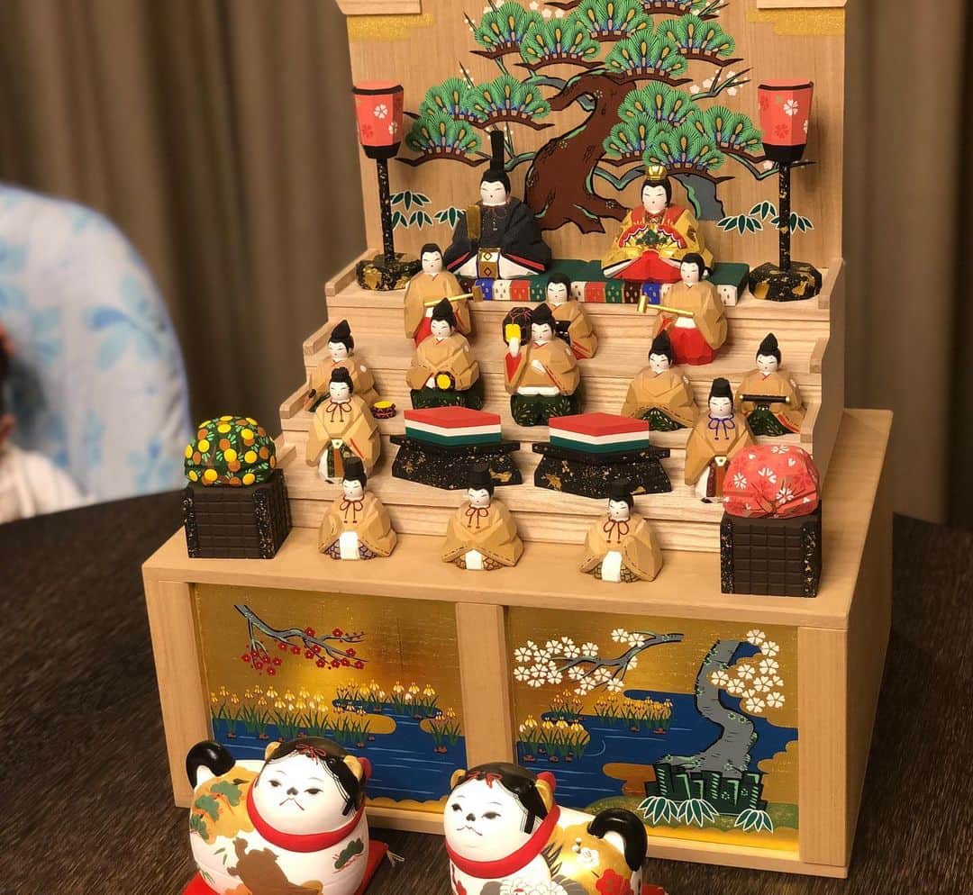 椿原慶子さんのインスタグラム写真 - (椿原慶子Instagram)「雛祭りの昨日🎎娘の初節句だったので、雛人形を飾ってちらし寿司を作りました✨関西に住む両親も招待してお祝いする予定でしたが、新型コロナウイルスのため東京に来てもらうのは取りやめ。残念ですがみんなが健やかに過ごせることが何より大切ですね✨#雛祭り#初節句」3月4日 12時09分 - keiko_tsubakihara