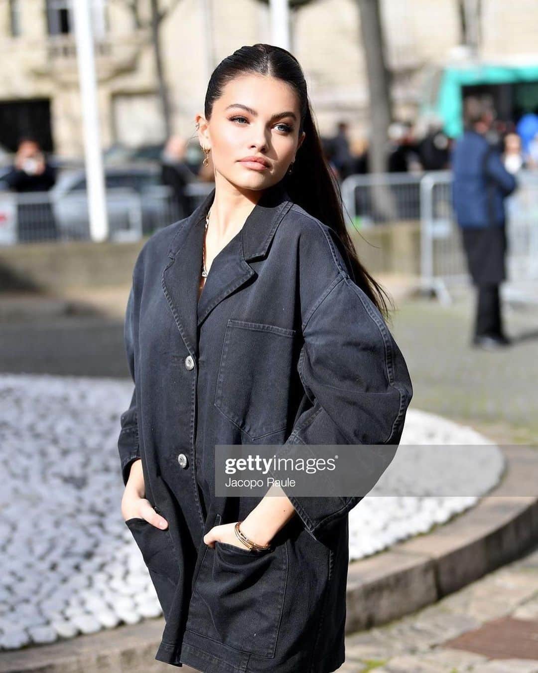 ティラーヌ・ブロンドーのインスタグラム：「Thanks @miumiu for having me ❤️ !! Always a beautiful show to watch 👏🏼」