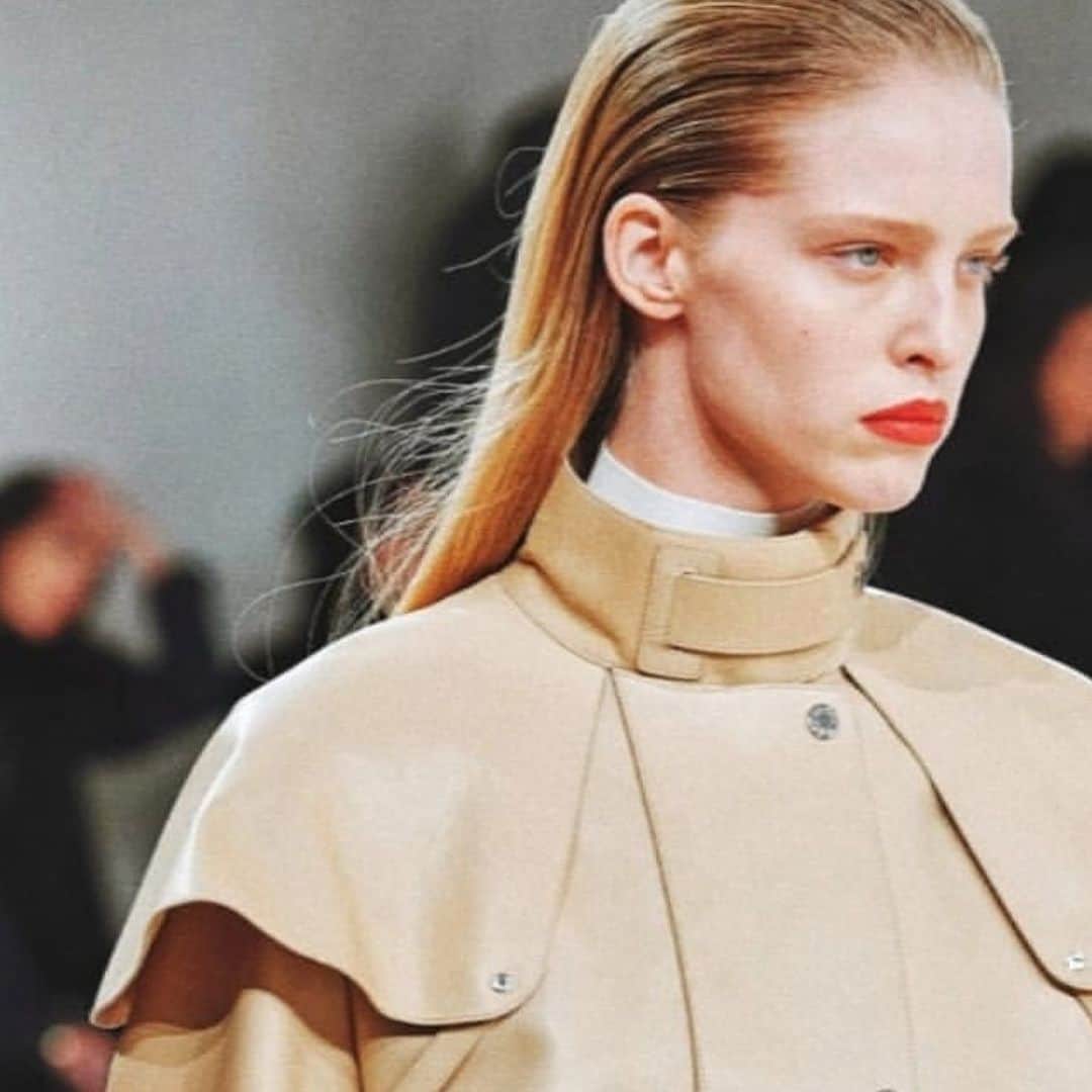 アビー・チャンピオンのインスタグラム：「Closing @hermes thank you so much for having me for my first time ♥️ @themelanieward @maximevalentini」