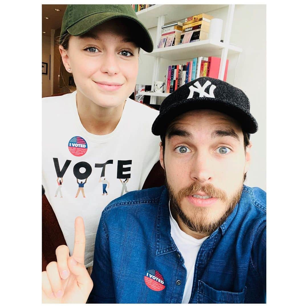 メリッサ・ベノイストのインスタグラム：「We voted all the way from Canada! Because IT’S IMPORTANT and we’re lucky we have the right to — #ivoted」