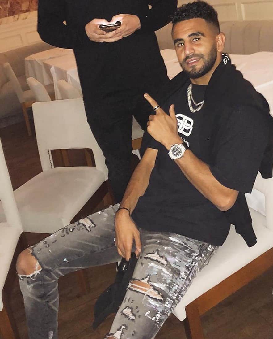 リヤド・マフレズのインスタグラム：「✌🏼🖤」