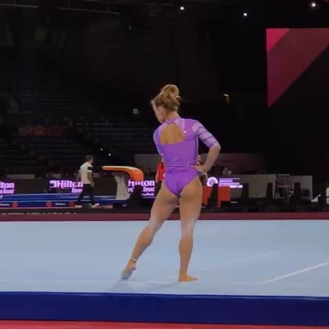 ジャジ・バルボサのインスタグラム：「💜💜💜 @caixa @cbginastica @flamengo」