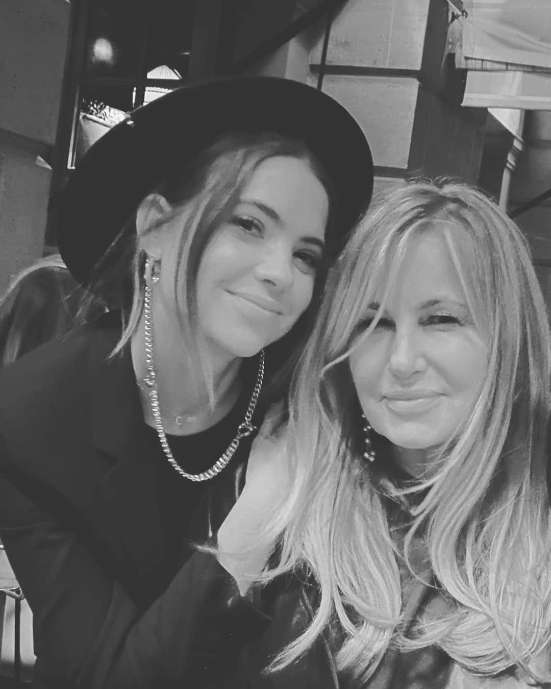 アシュレイ・ベンソンのインスタグラム：「I love this one @theofficialjencoolidge ♥️」