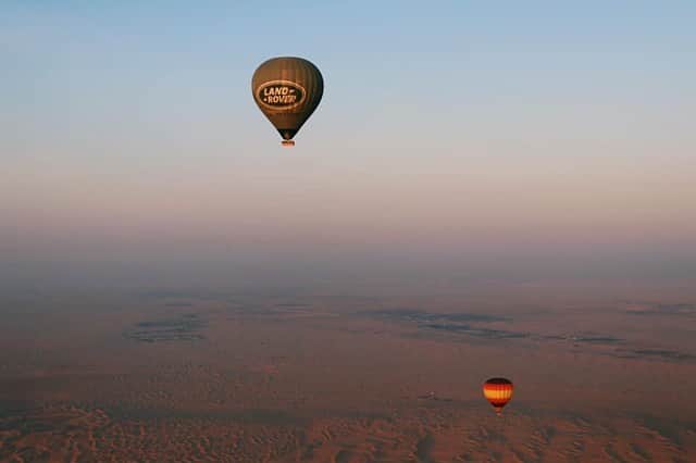 朝日放送「朝だ！生です旅サラダ」さんのインスタグラム写真 - (朝日放送「朝だ！生です旅サラダ」Instagram)「@micahirose #大地の目覚め と共に、 空を飛ぶ気球が本当に美しかったです✨  近代的な街並みや文化と、昔から変わらない 悠然としたドバイの風景のどちらも楽しむことが出来た、素晴らしい女子旅でした✨ _ #気球の旅 #砂漠 #Desert #空飛ぶ　 #気球　#女子旅 #バルーン・アドベンチャーズ・ドバイ #Balloon Adventures Dubai #Dubai  #ドバイ _ #ABCテレビ #朝日放送テレビ #朝だ生です旅サラダ #土曜朝 #8時 #旅サラダガールズ  #広瀬未花 #江田友莉亜 #青木愛 #海外 #旅 #travel #trip」3月4日 12時31分 - tabisalad